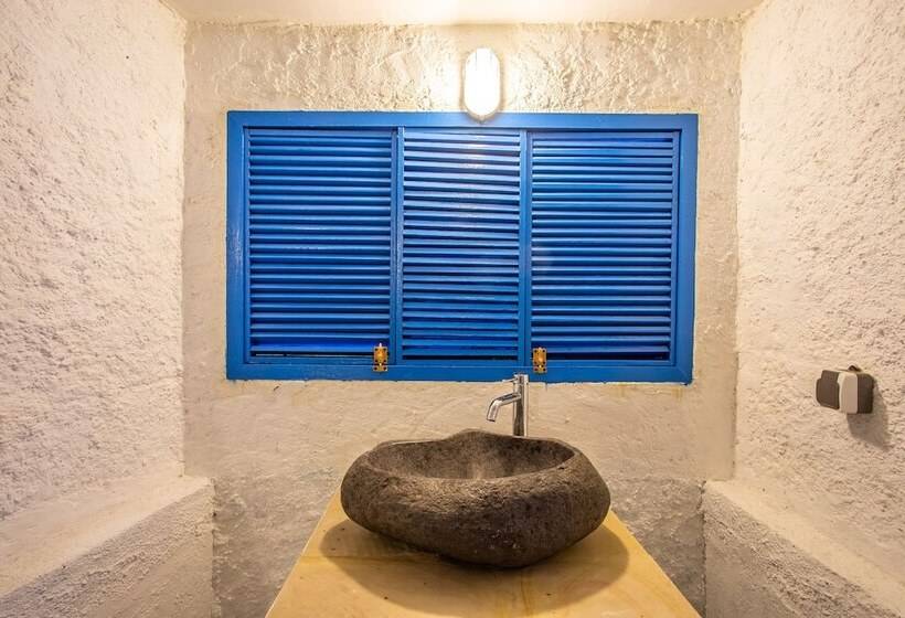 Hotel Santorini Beach Resort