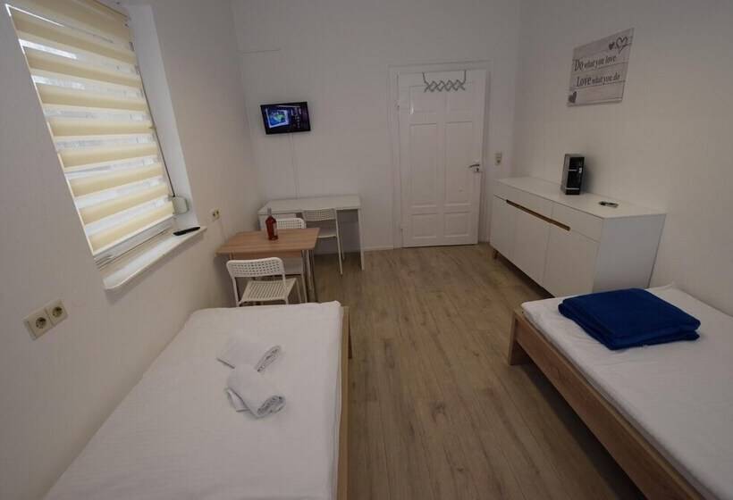 Monteurzimmer Kircheim Unter Teck   Hostel