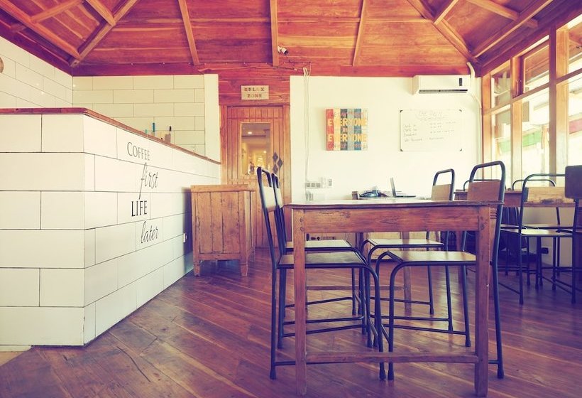 هاستل The Palm Komodo