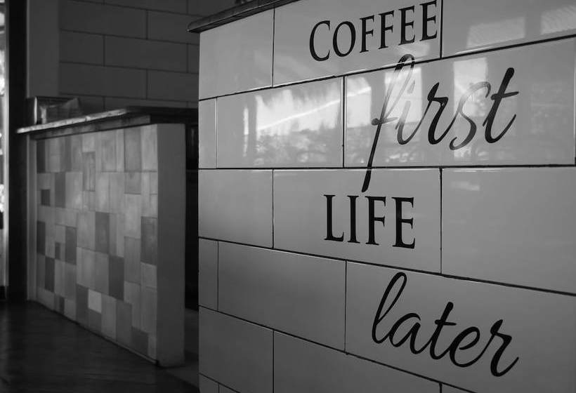 هاستل The Palm Komodo