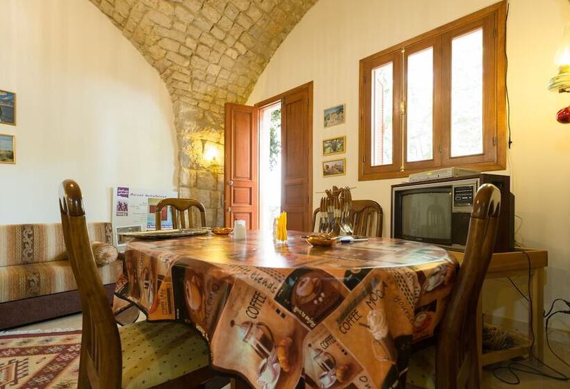 Boustany Guest House   Hostel