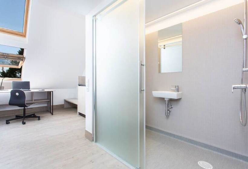 هتل Hostel Kampus
