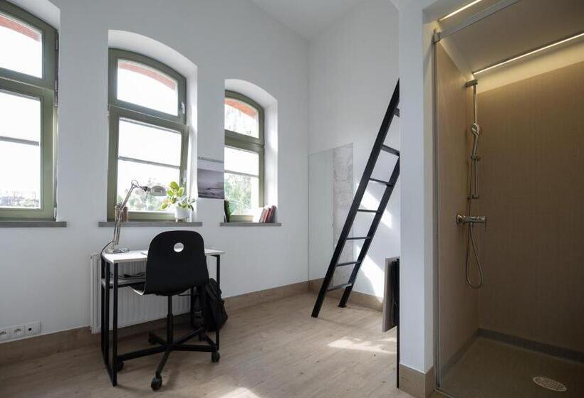 هتل Hostel Kampus