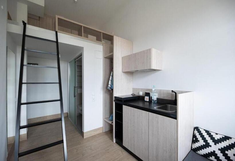 هتل Hostel Kampus