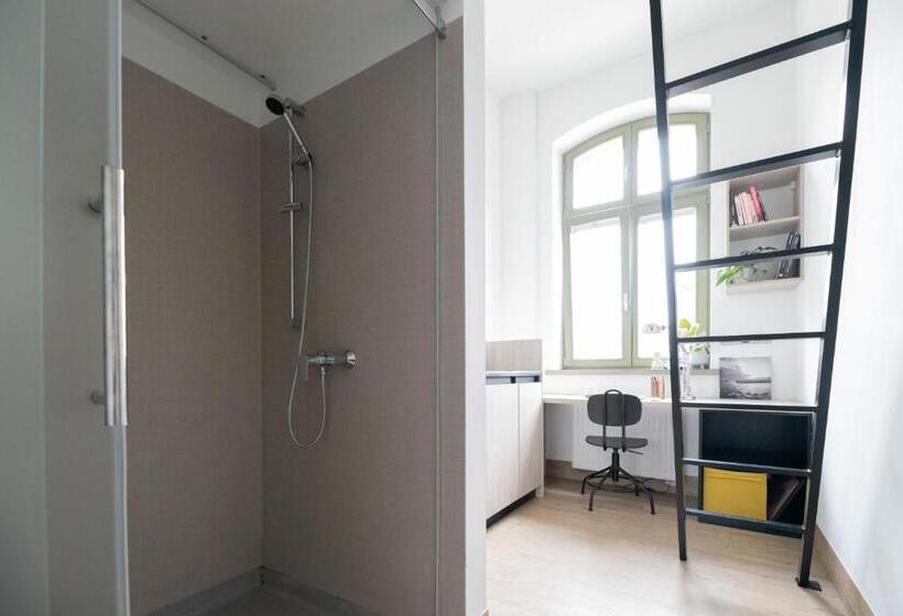 هتل Hostel Kampus