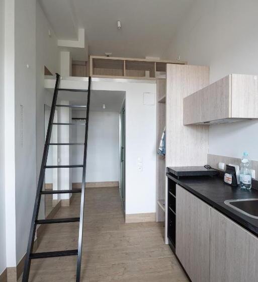 هتل Hostel Kampus