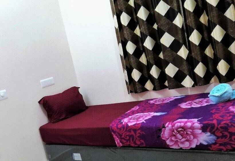 هتل Krish Rooms And Stay