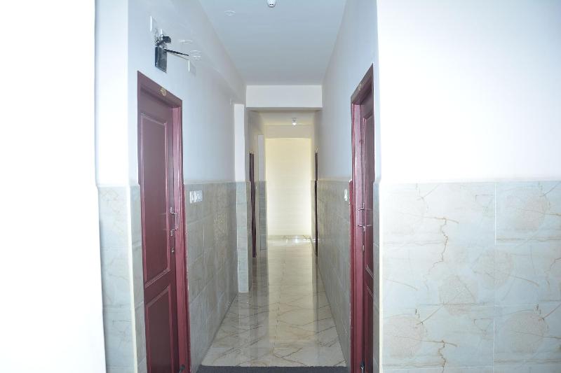 هتل Krish Rooms And Stay