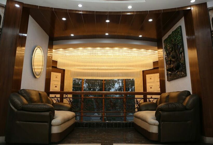 Отель Palette Silver Castle