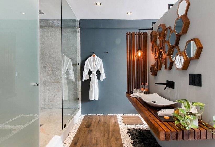 Life Boutique Condo