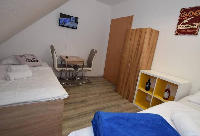 Monteurzimmer Kircheim Unter Teck   Hostel