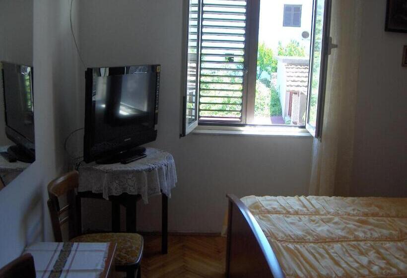 پانسیون Guest House Roza