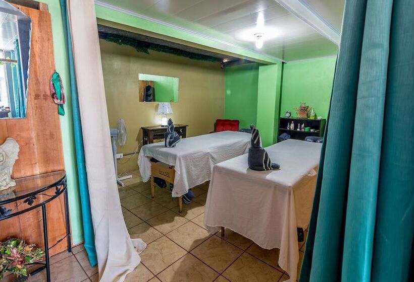 La Cascada   Hostel