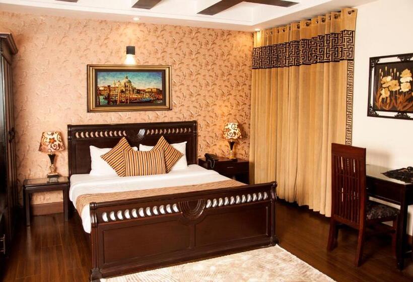 هتل Royal Elegance