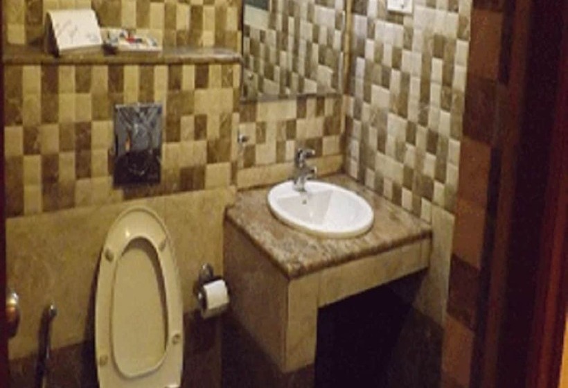 هتل The Majestic Crown