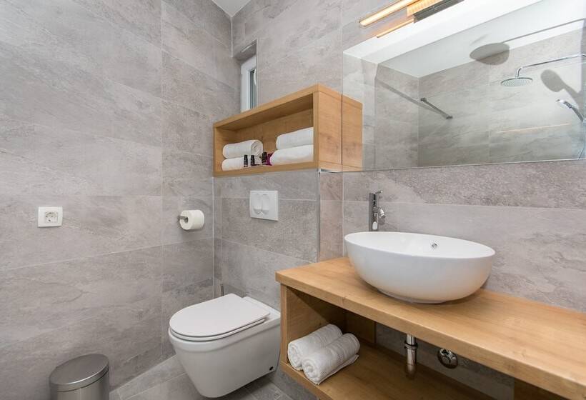 پانسیون Ora Luxury Rooms