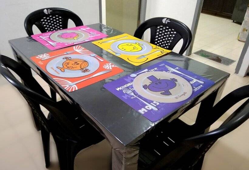 H Homestay   Semi D 1000mbps  Wifi, Astro & Private Parking