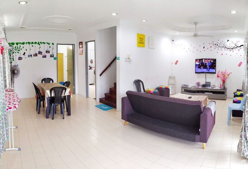 H Homestay   Semi D 1000mbps  Wifi, Astro & Private Parking
