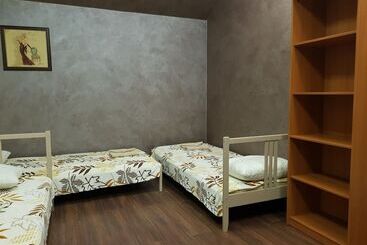 Hostel Well