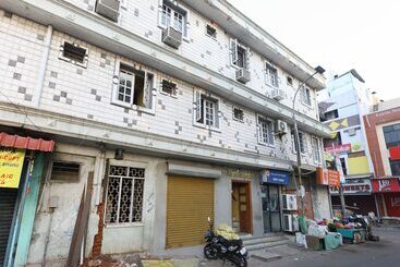 هتل Krishna Park Guest House