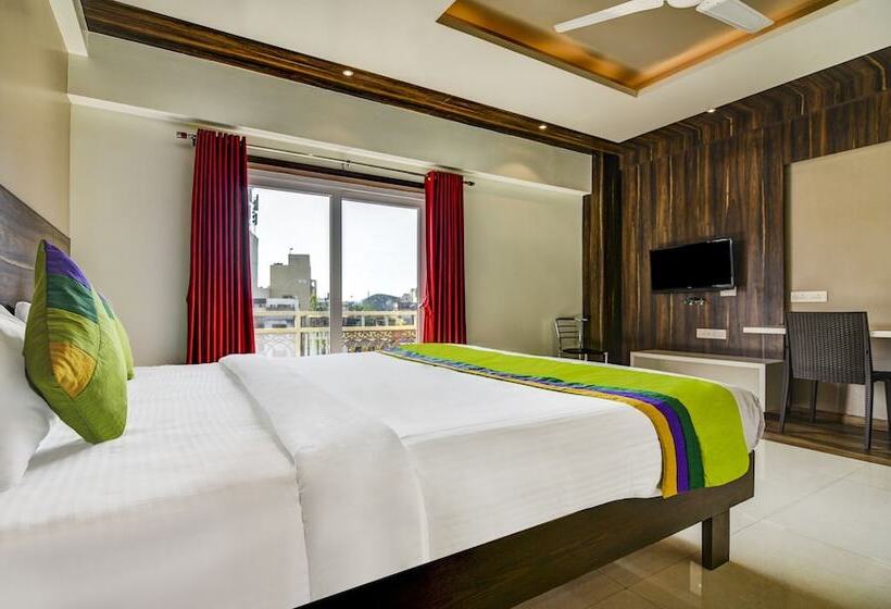 Отель Treebo Shree Sai Suites