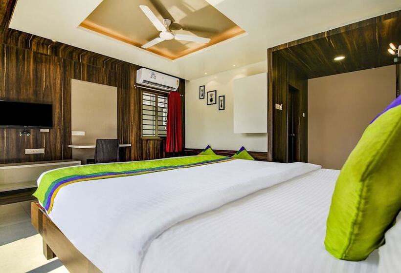 Отель Treebo Shree Sai Suites