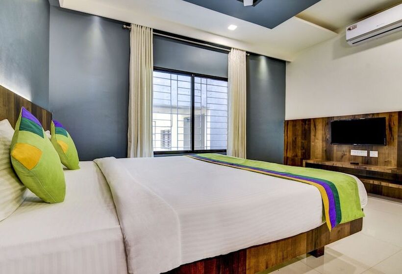 Отель Treebo Shree Sai Suites