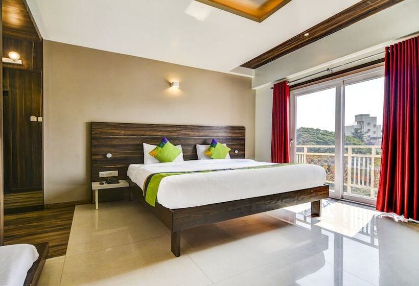 Отель Treebo Shree Sai Suites