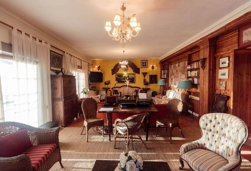 Shepinetree   Capela House