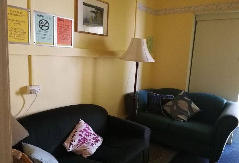 هاستل Aurora Backpackers