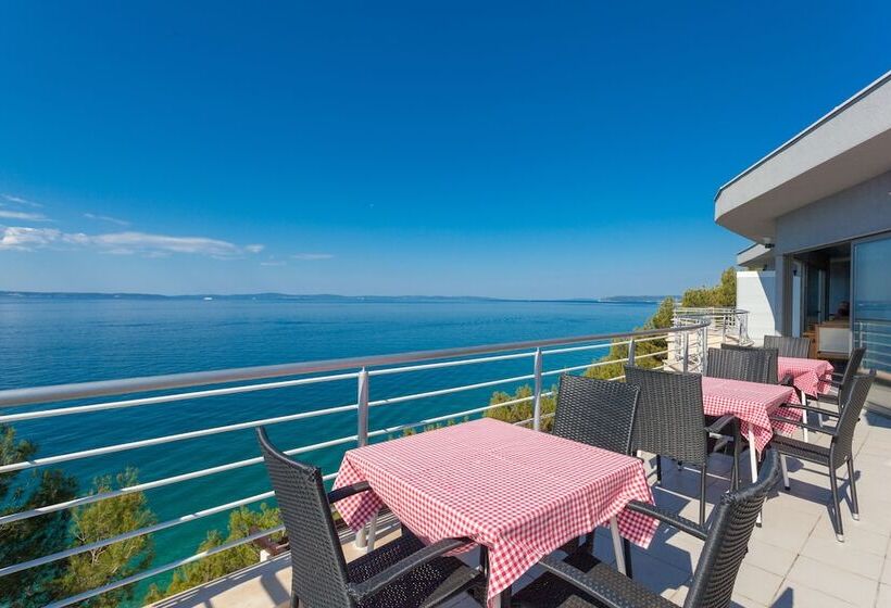 Ark Beach Apartments