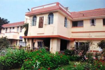 هتل Awaas Corporate Inn