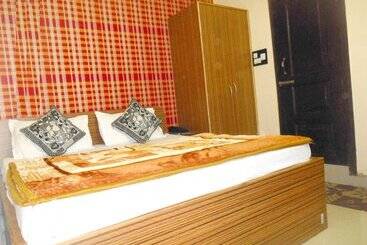 هتل Awaas Corporate Inn