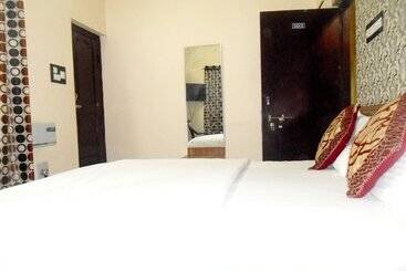 هتل Awaas Corporate Inn