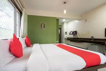 هتل Compact Villa Lavelle
