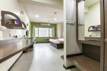 هتل Compact Villa Lavelle