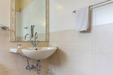 هتل Compact Villa Lavelle