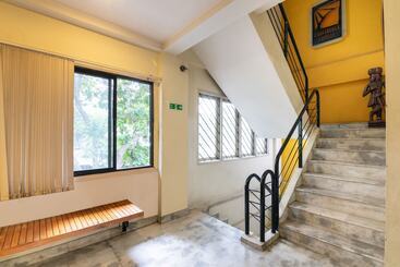هتل Compact Villa Lavelle