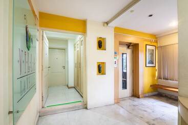 هتل Compact Villa Lavelle