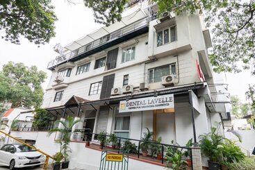 هتل Compact Villa Lavelle
