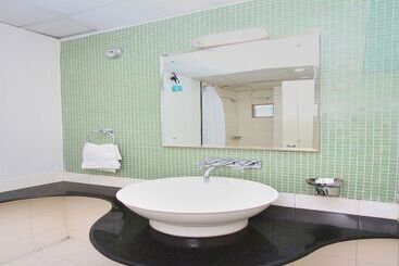 هتل Compact Villa Lavelle