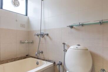 هتل Compact Villa Lavelle