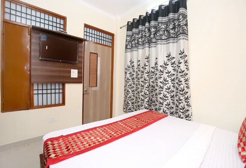 هتل Red House By Oyo Rooms