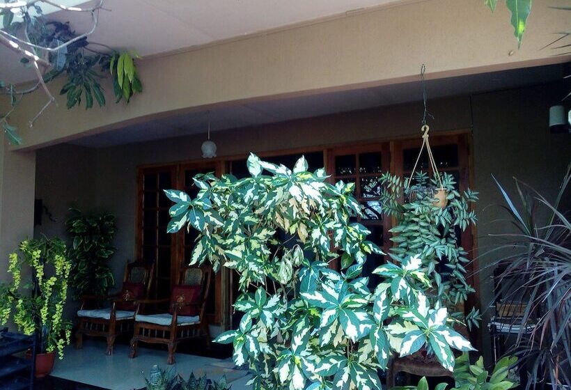 تختخواب و صبحانه House Of Esanya