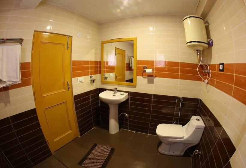 هتل Kanyal Height Cottages