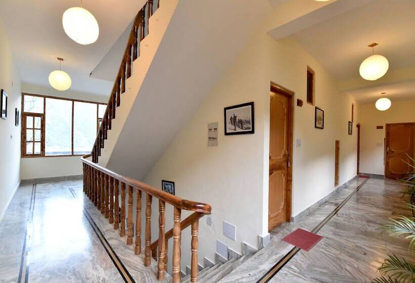 هتل The Manali Lodge By Oyo Rooms
