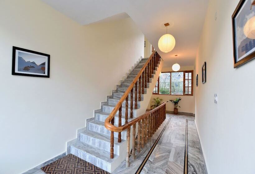 هتل The Manali Lodge By Oyo Rooms