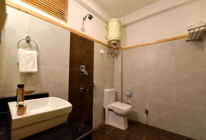 هتل The Manali Lodge By Oyo Rooms
