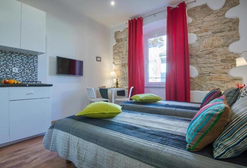 Top Center Rooms & Studio