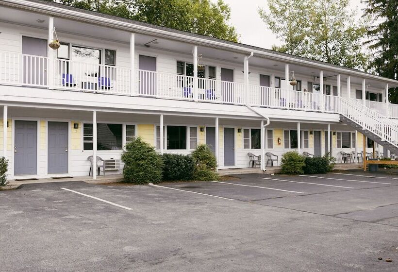 Admiral Motel